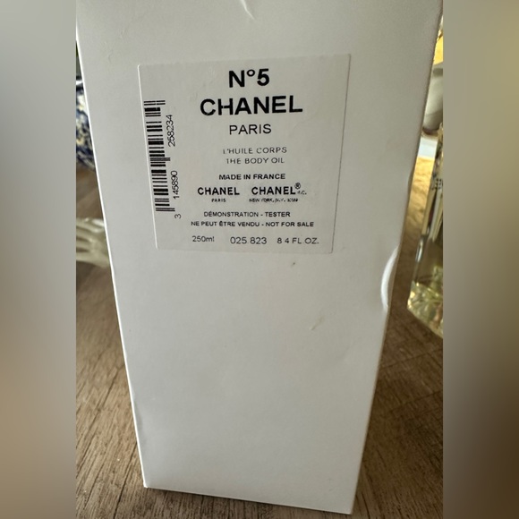Chanel No 5 Body Oil 8.4 fl oz New in Box - Picture 3 of 3